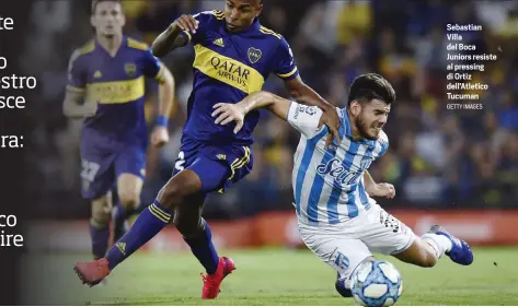  ?? GETTY IMAGES ?? Sebastian Villa del Boca Juniors resiste al pressing di Ortiz dell’Atletico Tucuman