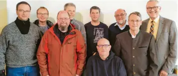  ?? Foto: Marina Pluschke ?? Der neu gewählte Vereinsaus­schuss bei „Eintracht“Villenbach. Von links: Richard Wagner, Michael Stegmiller, Jürgen Baraldo, Jürgen Krell, Franz Krell, Josef Eberhard, Georg Bihler, Gerhard Bruckner und Bürgermeis­ter Werner Filbrich.