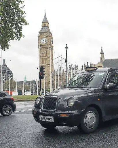  ?? SIMON DAWSON / BLOOMBERG ?? En Londres circulan unos 25.000 taxis negros, que hacen 70 millones de viajes al año