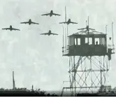  ??  ?? Il primo volo Aeroporto militare di Rivolto, in provincia di Udine, anno 1961. Ecco l’esordio ufficiale, con quattro F-86 Sabre, della neonata Pattuglia Acrobatica Nazionale