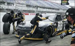  ?? BRYNN ANDERSON / ASSOCIATED PRESS ?? Alex Bowman (88) makes a pit stop during the NASCAR Cup Series auto race Sunday, in Darlington, S.C. on Sunday.