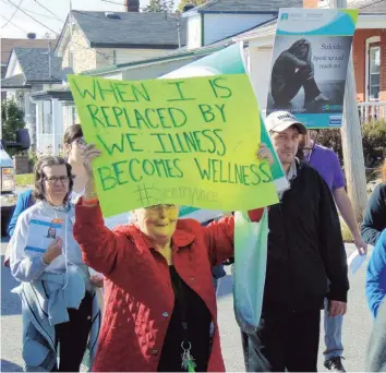  ?? —photo Gregg Chamberlai­n ?? Plus de 150 personnes, les jeunes et les personnes âgées, ont participé à la marche sur la sensibilis­ation aux maladies mentales, le 6 octobre à Hawkesbury, dans le cadre de la Semaine nationale de la santé mentale.