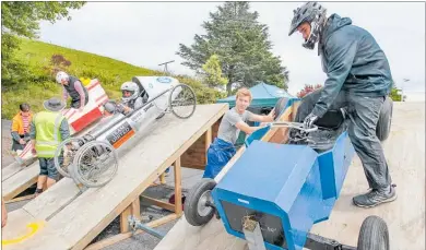  ?? PHOTO/WARREN BUCKLAND. ?? Mitchell Thompson of Waipukurau pushes his trolley up onto the starting ramp at the Trolley Derby on Pukeora Hill, Waipukurau on Saturday — a Spring Fling CHB event.