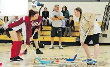  ?? SAM KOZUN ?? Natalie Lazarou, left, and Alyssa Brisbois face off in a fundraisin­g floor hockey game.