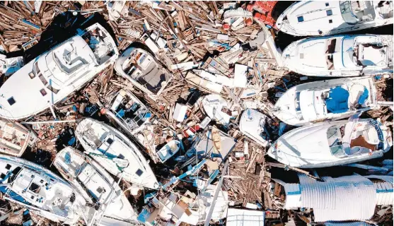  ?? BRENDAN SMIALOWSKI/AFP ?? En Panama City, el huracán provocó decenas de embarcacio­nes dañadas o destruidas.