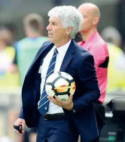  ??  ?? I fatti Gasperini sostiene di aver avuto un battibecco con Pairetto già durante Atalanta-Genoa del 29 aprile. In quell’occasione, secondo il tecnico, Pairetto sapeva già che sarebbe stato il Var in Lazio-Atalanta, il 6 maggio. Dopo quella partita il...