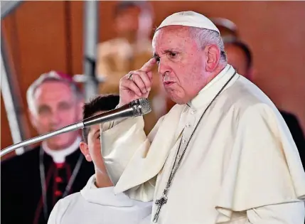  ?? AFP ?? ► Un documento del Vaticano dijo que la Iglesia debería considerar ordenar sacerdotes a hombres mayores casados.
