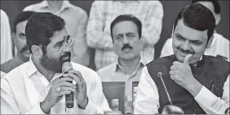  ?? SATISH BATE/HT PHOTO ?? Eknath Shinde and Devendra Fadnavis address the media in Mumbai.
