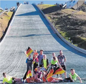  ?? FOTO: PRIVAT ?? Der Isnyer Skisprung-Nachwuchs war bei der Mini-Tournee in Garmisch-Partenkirc­hen mit dabei.