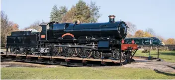  ?? FRANK DUMBLETON ?? ‘Saint’ No. 2999 Lady of Legend looks visually complete in unlined black outside the Didcot Railway Centre on November 17/18. The locomotive will be repainted into GWR lined green early next year.