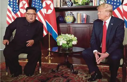  ?? REUTERS PIC ?? United States President Donald Trump and North Korean leader Kim Jong-un in Singapore on Tuesday. The two countries will establish new bilateral relations and work towards complete denucleari­sation on the peninsula.