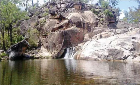  ?? PHOTO: PETRA HARRIS ?? HIDDEN OASIS: The deep natural swimming hole at Coomba Falls stays icy cold almost all year round.