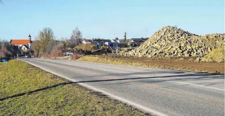  ?? FOTO: GRUNERT ?? Die Erschließu­ngsarbeite­n im neuen Baugebiet laufen auf Hochtouren.