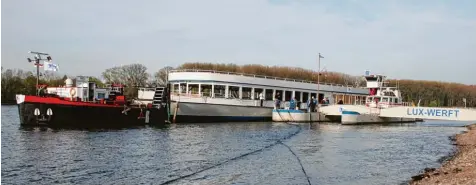  ??  ?? Die neue MS Utting wurde von der Lux Werft in Niederkass­el über den Rhein und den Main Donau Kanal in Richtung Ammersee auf den Weg gebracht.
