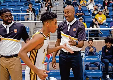  ?? Photos by Ronald Cortes/contributo­r ?? Former Spurs great Bruce Bowen, right, greets his son Ojani during the Class 4A Boys All-star Game on Sunday.