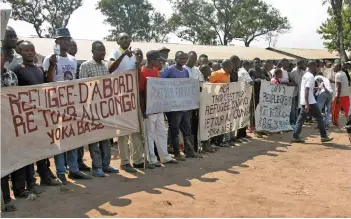  ?? BENJAMIM CÂNDIDO | EDIÇÕES NOVEMBRO ?? Refugiados congoleses querem regressar antes do início do ano lectivo no mês de Setembro