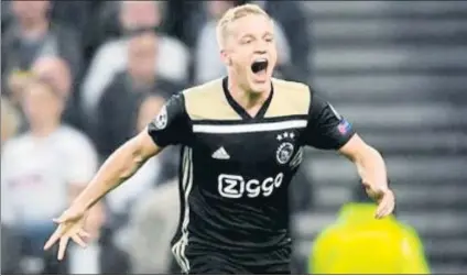  ??  ?? Van de Beek, celebrando un gol
Será en breve anunciado como nuevo jugador del Manchester United