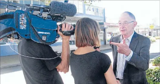  ?? Photo: PETRICE TARRANT ?? Making a stand: Mayor Neil Sinclair in a TV interview on psychoacti­ve substances.