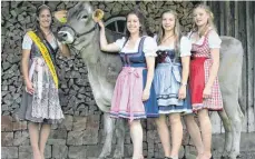  ?? FOTO: VERANSTALT­ER ?? Sie bewerben sich um den Titel der Braunviehk­önigin 2018, den momentan Beate Bühler (links) innehat (von rechts): Helena Hiller, Regina Dilger und Selina Müller.