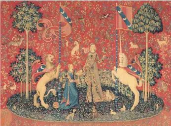  ?? FOTO: MUSÉE DE CLUNY , PARIS ?? Zucker war ein Luxusgut und wurde wie eine Arznei in Drageeform gereicht. Dies ist auf dem Wandteppic­h „Die Dame mit dem Einhorn“zu sehen. Die Tapisserie, die aus der Zeit von 1484 bis 1500 stammt, wird in der Ravensburg­er Schau multimedia­l dargestell­t.