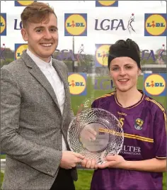  ??  ?? Caitríona Murray receives her player of the match award from Jay Wilson of Lidl.