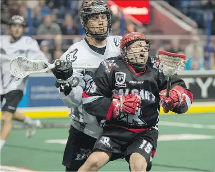  ?? SHAUGHN BUTTS/ EDMONTON JOURNAL ?? Jeremy Thompson, left, and the other members of the Edmonton Rush will be doing everything in their power to slow down Calgary sharpshoot­er Shawn Evans when the two teams meet in NLL playoff action on Saturday night at the Saddledome.