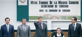  ??  ?? Enrique de la Madrid Cordero, secretario de Turismo, ayer durante su comparecen­cia ante diputados.