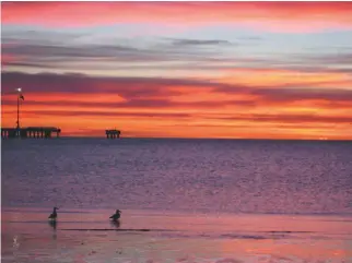  ?? JAMES GRAINGER ?? A new climate report has revealed how Puerto Madryn (pictured here in an early morning photograph) reached a high of 43.3 Celsius back in January.