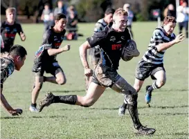  ?? MARTIN DE RUYTER/STUFF ?? Waimea Combined captain and No 10 Josh McPherson heads for the try line.