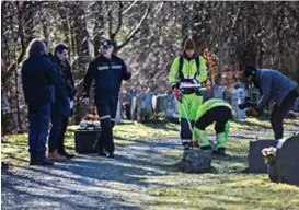  ??  ?? 12 GRAVER: Politiet har vært i kontakt med alle de ansvarlige for de 12 gravene som skal skannes.