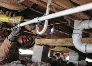  ?? Staff file photo ?? Homes on pier-and-beam foundation­s likely have some plumbing underneath. If those pipes have not broken, you can still try to insulate them to avoid a freeze.