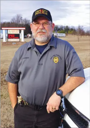  ?? JENNIFER ELLIS/THREE RIVERS EDITIONS ?? Lt. David Edwards of the Cave City Police Department stands in front of the school where he became a full-time resource officer last month after working part time since 2012. Edwards, 49, said he became interested in working for the school district...