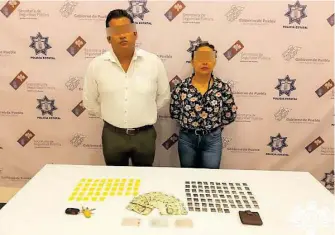  ??  ?? El 25 de enero de 2021, la Policía Estatal detuvo a la "Chula", presunta líder de banda de narcomenud­eo, al igual que a un hombre que la acompañaba/cortesía