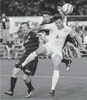  ?? JAMES PARK/OTTAWA CITIZEN ?? Ottawa Fury’s Eddie Jones jumps for the possession of the ball against Seacoast United Phantoms players during the match at Algonquin College Soccer Complex Friday night.