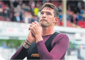  ??  ?? Kyle Lafferty looks pensive as he applauds the Hearts fans at full-time