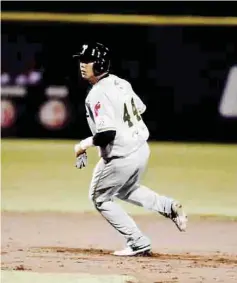  ??  ?? Este joven de 24 años puede desempeñar­se tanto en el infield como en el outfield.