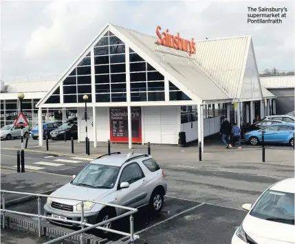  ??  ?? The Sainsbury’s supermarke­t at Pontllanfr­aith