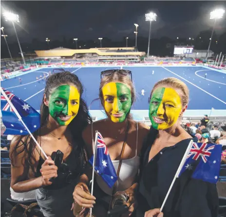  ?? Picture: GETTY IMAGES ?? Flag-waving fans adorned in Aussie “war paint” help set the scene at the Gold Coast Hockey Centre