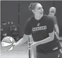  ?? CHERYL EVANS/THE REPUBLIC ?? Mercury guard Diana Taurasi participat­es in training camp at Verizon 5G Performanc­e Center on April 21.