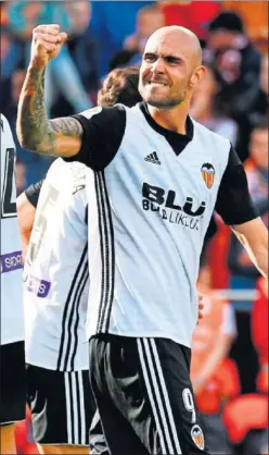  ??  ?? SIMONE ZAZA. El italiano es un jugador querido por Mestalla.