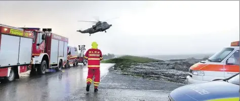  ?? BILD: MARKUS FELSKE ?? Erst ein SAR-Hubschraub­er konnte den 63-jährigen Mann in der Nordsee ausfindig machen.