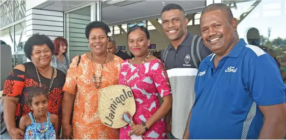  ?? Photo: Waisea Nasokia ?? Fiji Airways Flying Fijians winger Jiuta Wainiwolo with dad Nemia (right) and family members at Nadi Internatio­nal Airport on November 9, 2019.