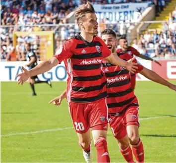  ?? Foto: Roland Geier ?? Wird heute auch bei einem eigenen Torerfolg nicht jubeln: Stefan Kutschke (vorne) tritt mit dem FC Ingolstadt in seiner Heimat stadt gegen seinen Ex Verein Dynamo Dresden an.