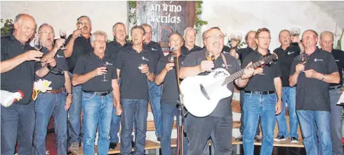  ?? FOTO: EUGEN KIENZLER ?? Das traditione­lle Weinfest vom Liederkran­z Bolstern wird am kommenden Wochenende zum vierzigste­n Mal gefeiert.