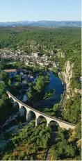  ??  ?? Le pont de Vogüé, ancienne voie de chemin de fer, reste un bel ouvrage.