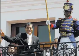  ?? DOLORES OCHOA/ THE ASSOCIATED PRESS ?? Ecuador’s President Rafael Correa, left, greets passers-by Monday from the balcony of the presidenti­al palace during the weekly Change of the Guard in Quito, Ecuador. The Ecuadorian government declared Monday that national sovereignt­y and principles of...