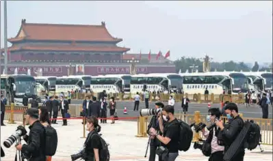  ?? CHEN YEHUA / XINHUA ?? Journalist­s enter the Great Hall of the People in Beijing on Thursday as the third session of the 13th National Committee of the Chinese People’s Political Consultati­ve Conference begins. The Tian’anmen Rostrum can be seen in the background.