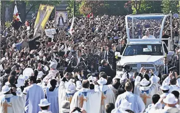  ?? ?? Mensaje. El papa pidió en su primer acto en Hungría, que Europa se ocupe de la crisis migratoria.