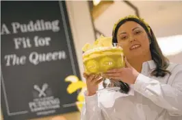  ?? ALASTAIR GRANT AP ?? Jemma Melvin displays her winning entry in Britain’s Platinum Jubilee Pudding contest at a department store in London on Friday.