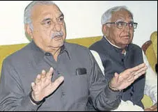  ?? MANOJ DHAKA/HT ?? Former chief minister Bhupinder Singh Hooda addressing a press conference in Rohtak on Saturday.